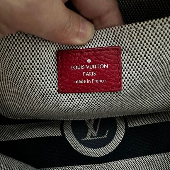 Louis Vuitton Dora Soft Bag Red - Picture 15 of 16